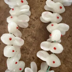 Brand NWT White Rabbit Head Beads (27)